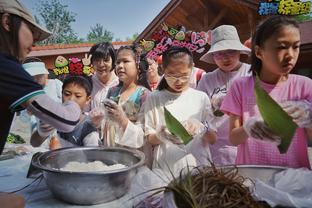 记者：国足曾在20分钟内送中国香港6次角球、4次任意球机会